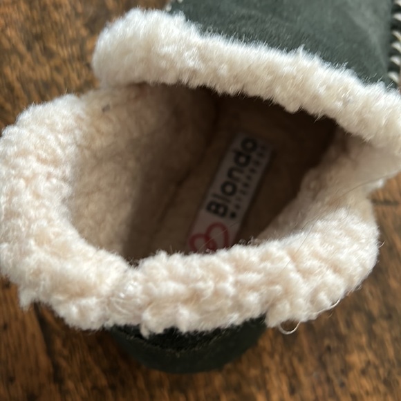 Blondo suede moccasin slip ons NWOT - Picture 4 of 4